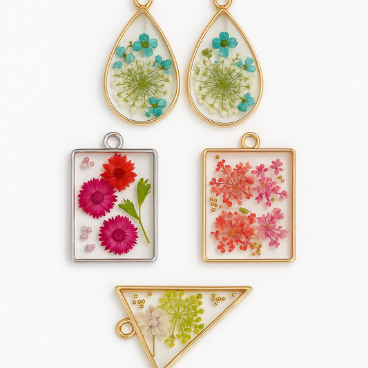 Aretes y dijes de resina con flores naturales